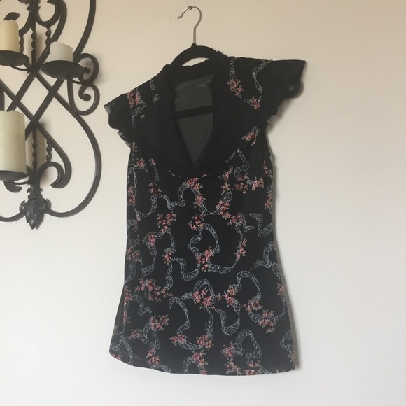 Guess Mesh Ruffle Sleeve Print Top Vneck Sz S - Picture 2 of 7